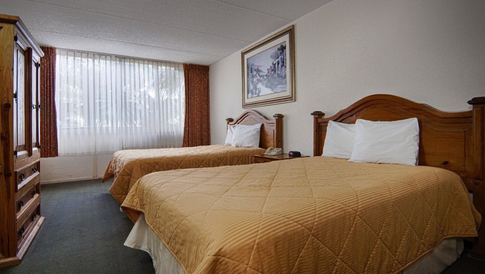 DELUXE, 2 DOUBLE BEDS