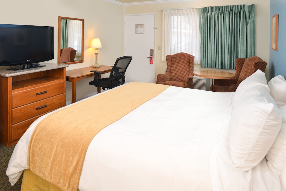 Edgewater Inn And Suites 31/76