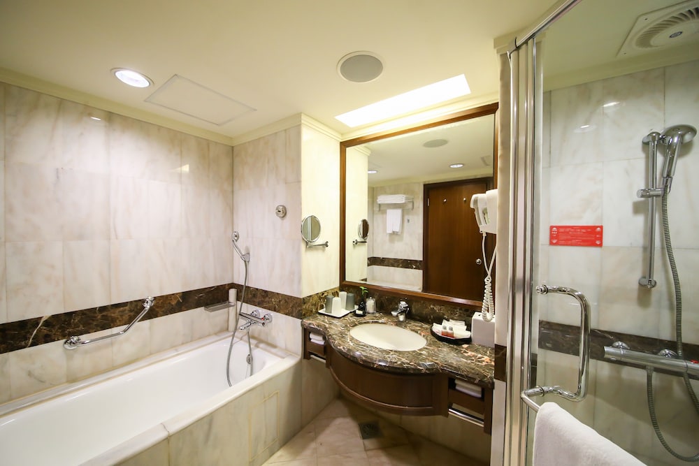 Evergreen Plaza Tainan 28/64
