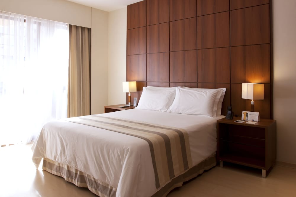 Kubitschek Plaza Hotel 25/50