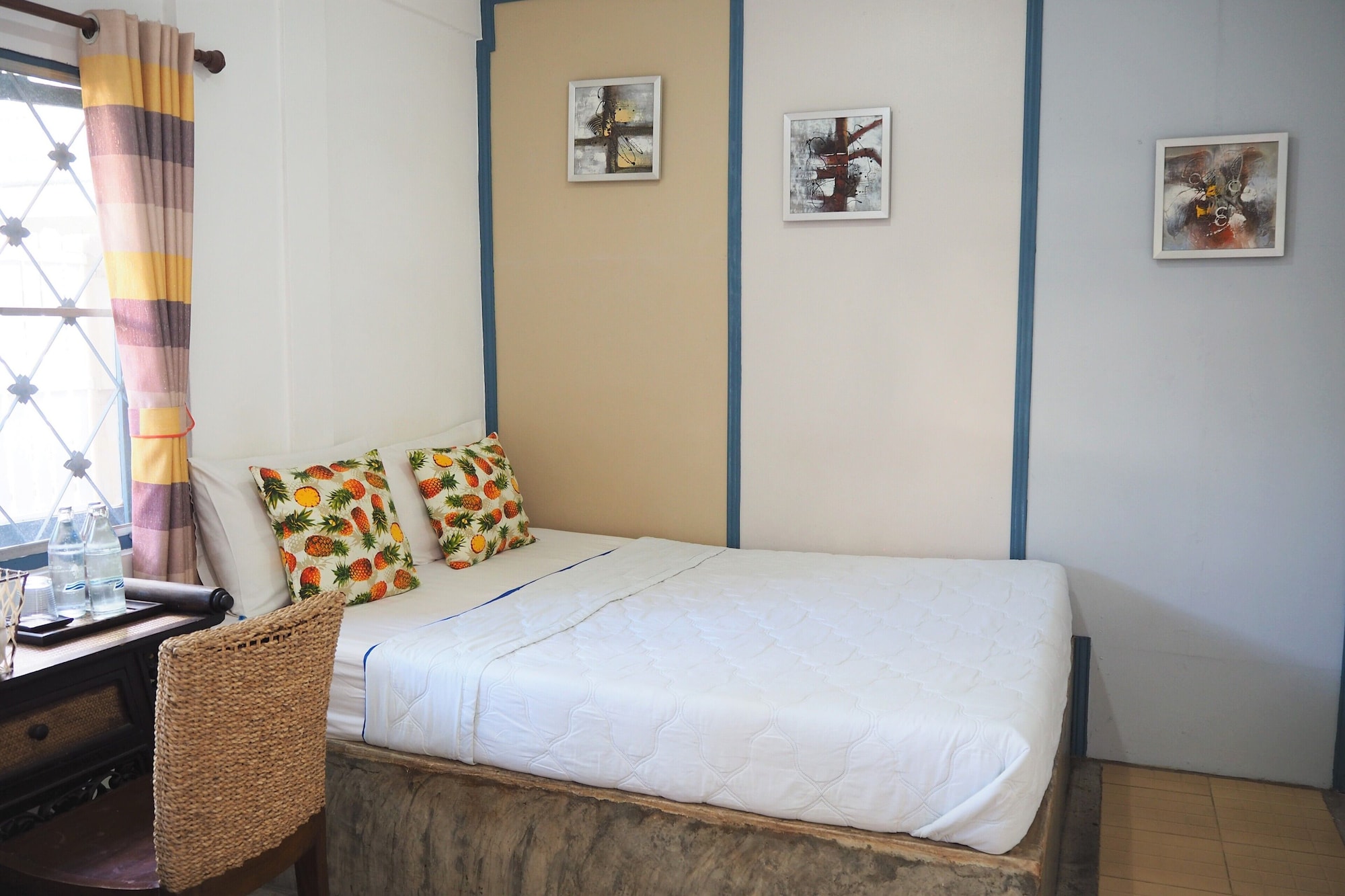 ROOM, TRIPLE, WITH FAN