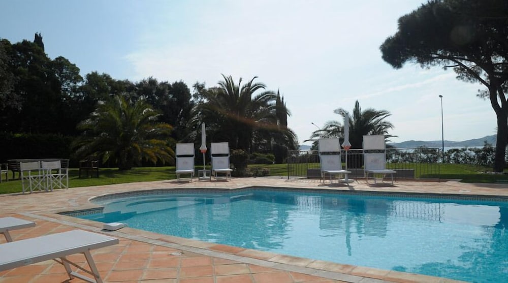 Hotel Villa Les Rosiers 30/33