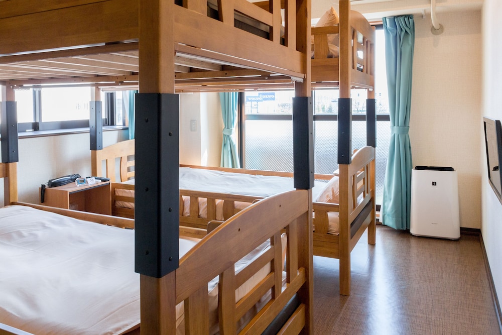 ROOM, 4 BEDS