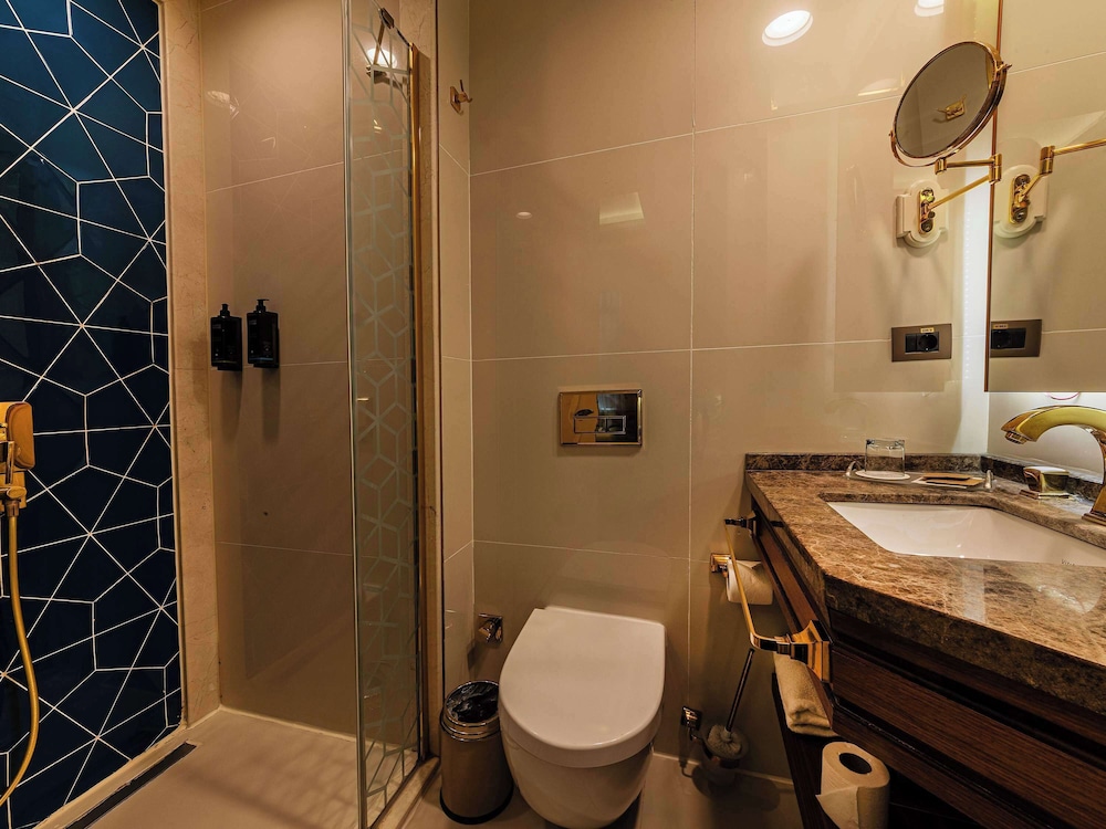 غرفة ديلوكس بسريرين منفصلين مع أريكة، Mercure Istanbul Sirkeci 9/10