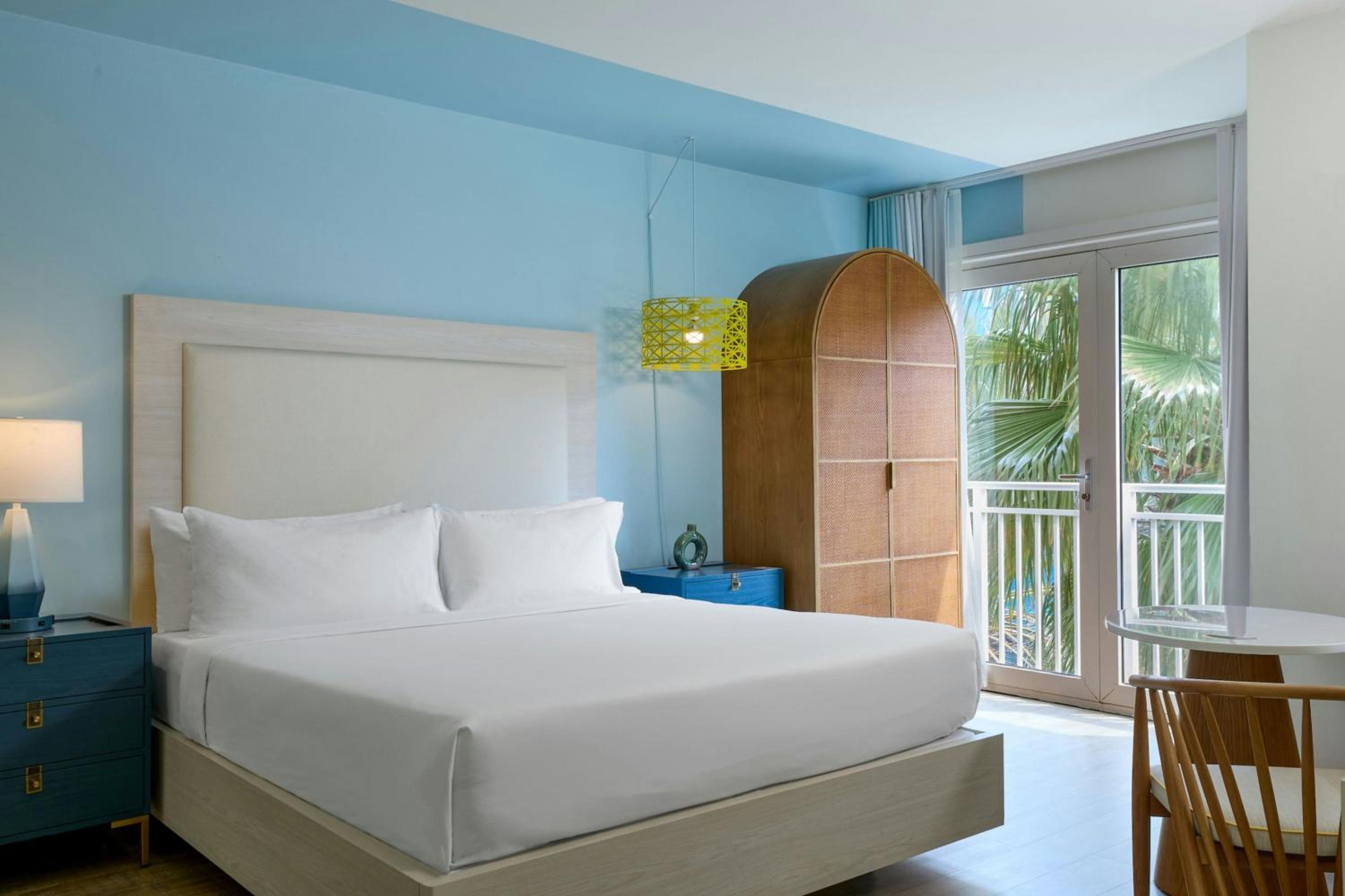1 Bedroom, Executive, Suite, King Bed, Resort View