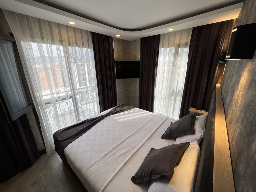 Avni Bey Otel 19/43