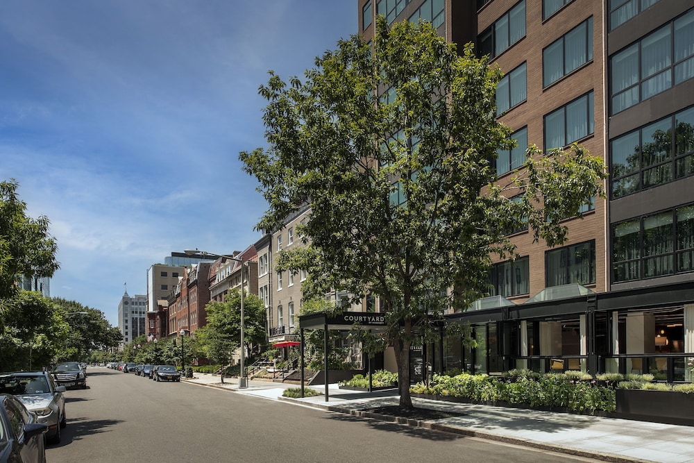 Courtyard by Marriott Washington, DC Dupont Circle 2/43