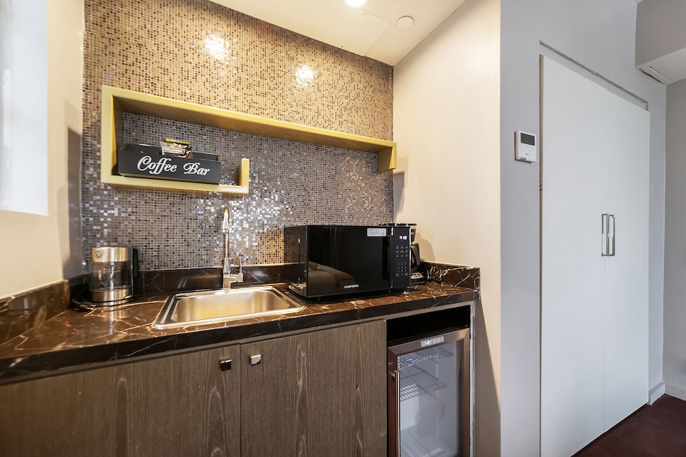 The L Hotel 7/50