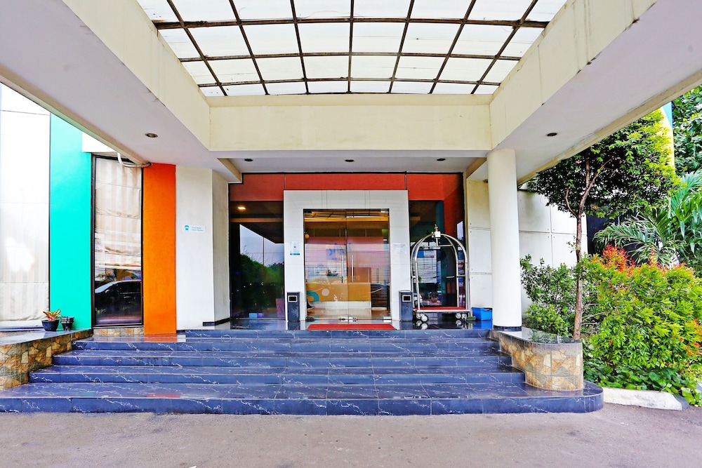 Super OYO Townhouse OAK Hotel Fiducia Serpong 2/44