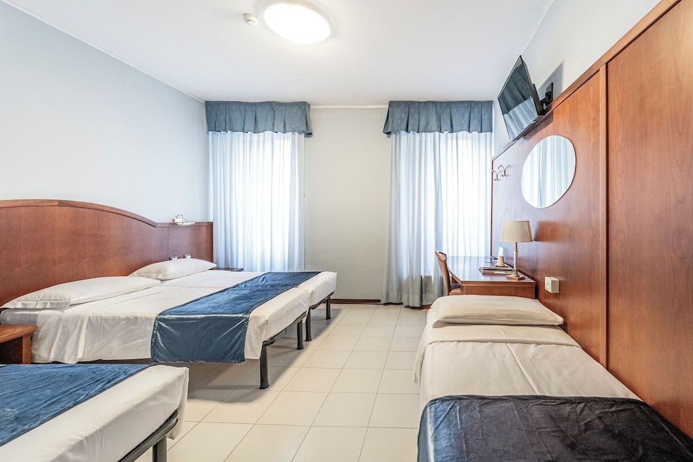 COMFORT, QUADRUPLE, TWIN BEDS