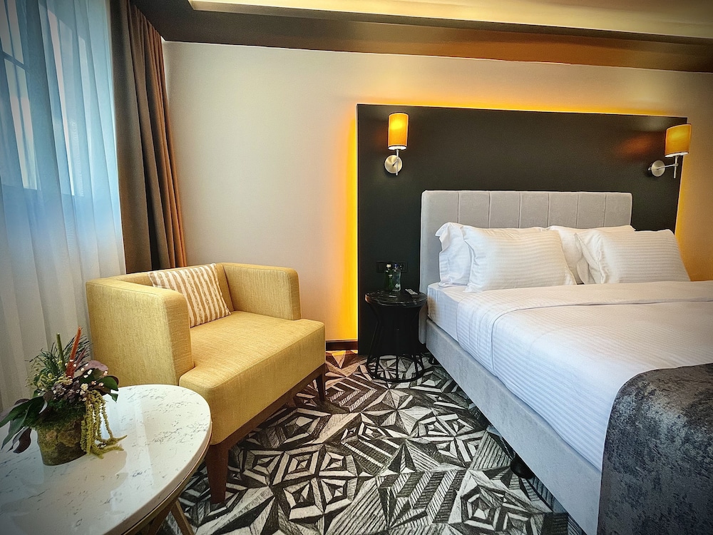 Weingart Hotel 30/52