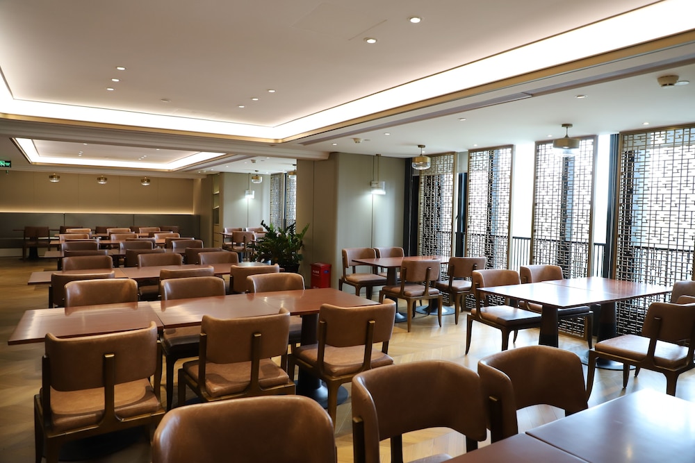 Qianhai Service Apartment 13/17