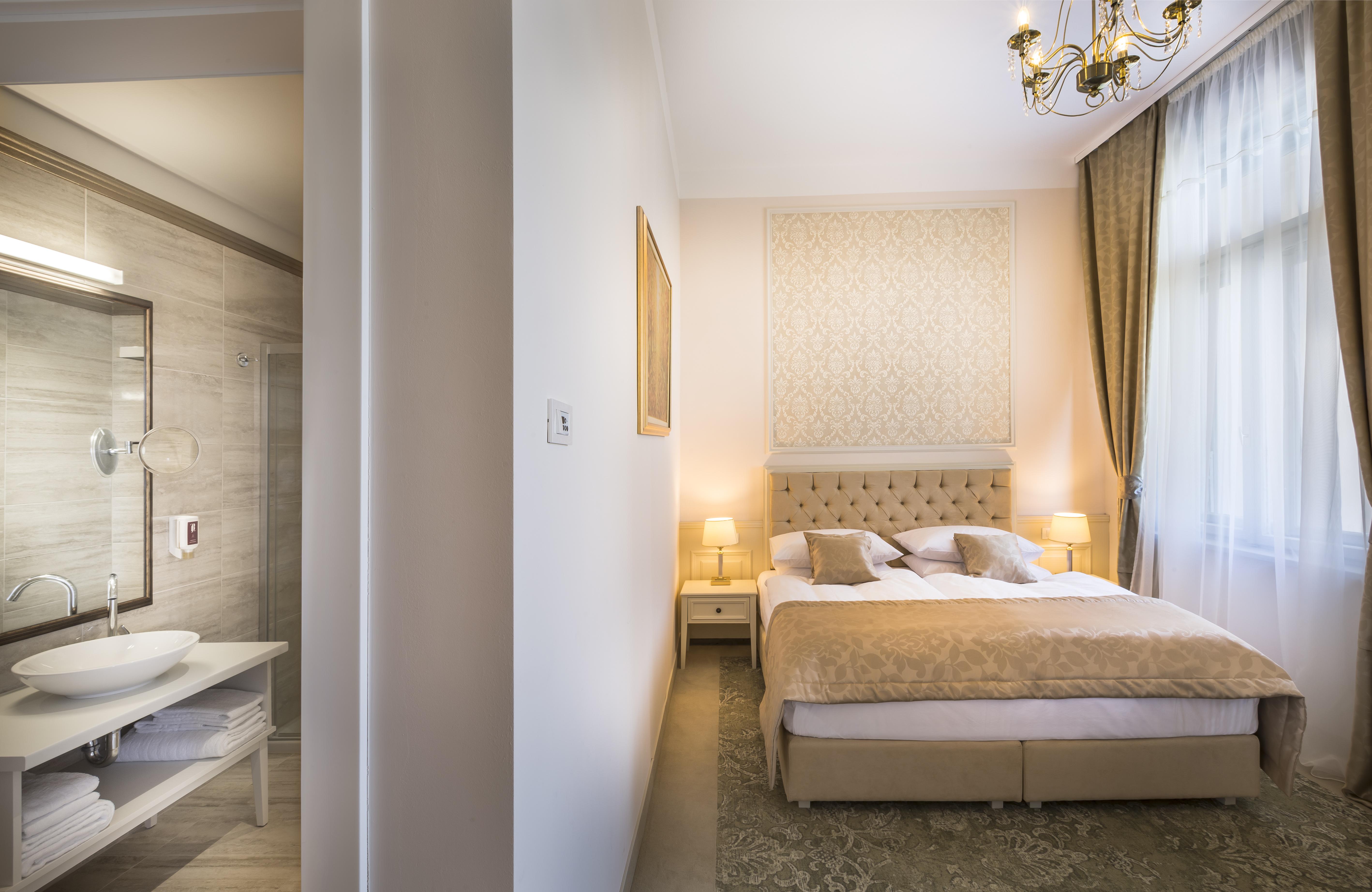 غرفة سوبيريور بإطلالة على البحر بشرفة، Hotel Bellevue 4/6