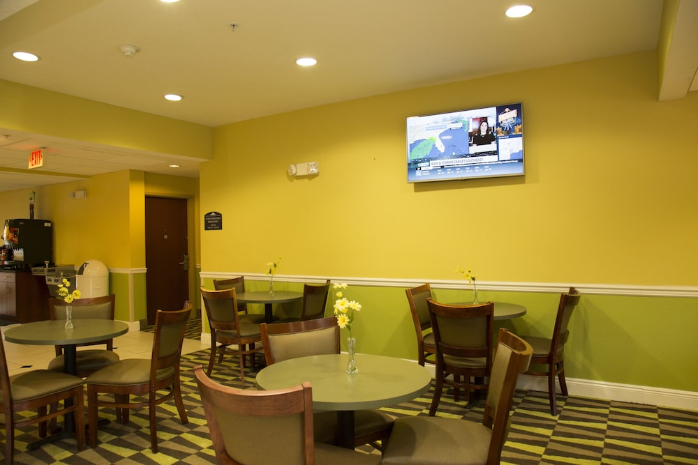 Microtel Inn & Suites by Wyndham Panama City 31/43