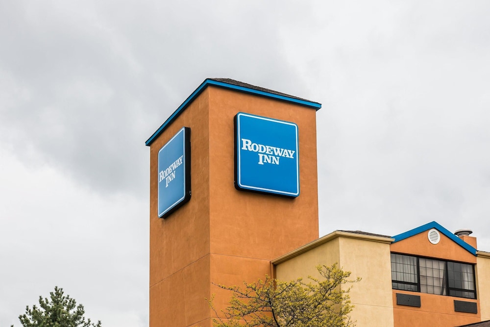 Days Inn By Wyndham Flint/Bishop International Airport 1/41