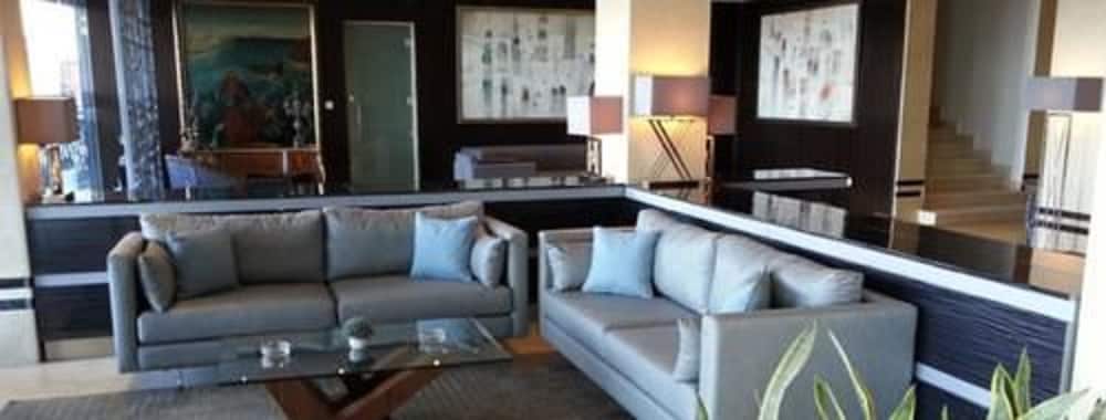 Hotel Adef 16/28
