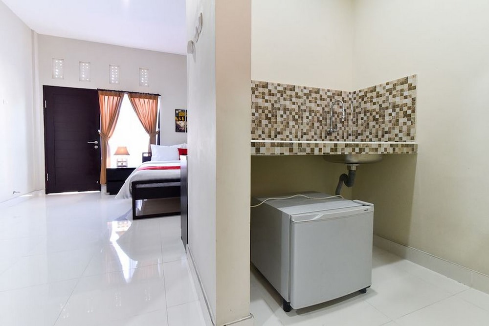 Reddoorz Plus Near Jalan Imam Bonjol Denpasar 19/28