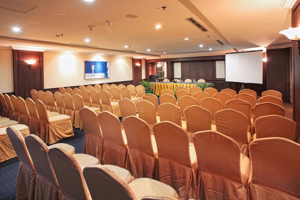 Grand Zuri Pekanbaru 36/45