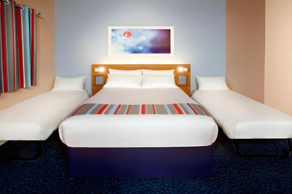 Travelodge Bromborough 13/14
