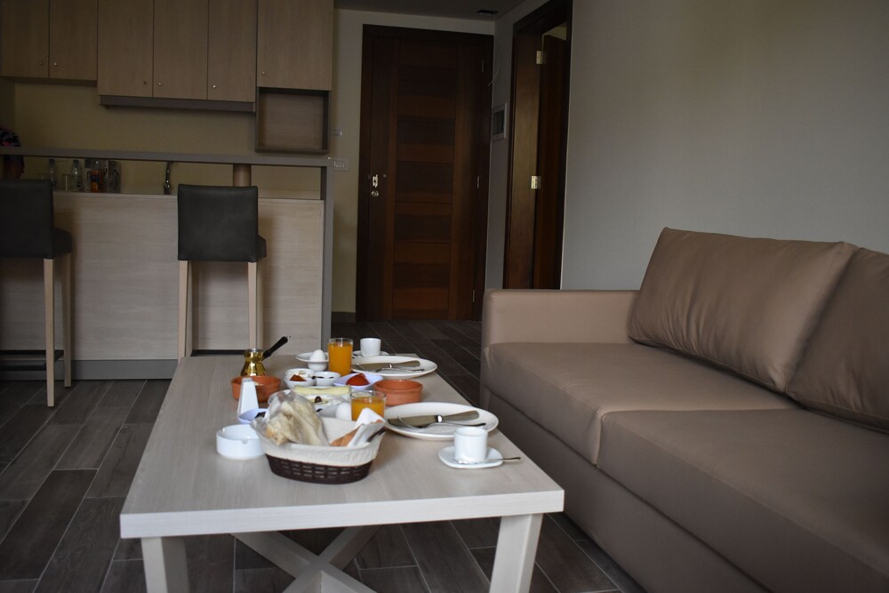 Byblos Palms Suite Hotel, Byblos 31/37