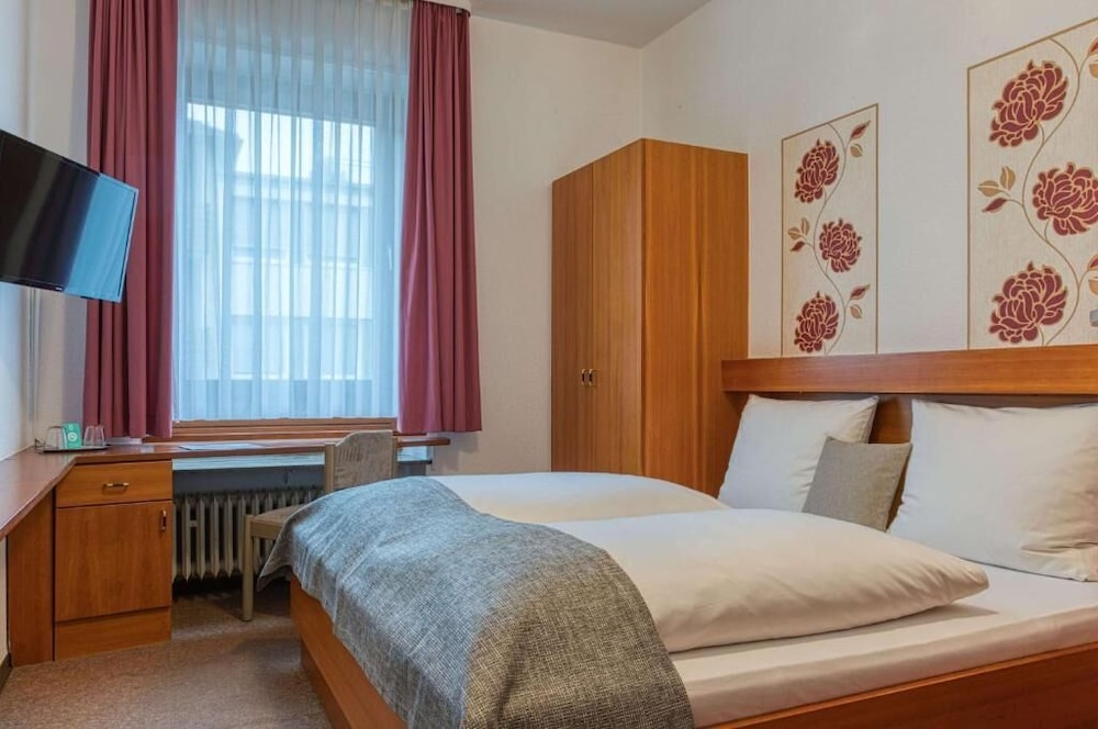 Comfort, Queen Bed