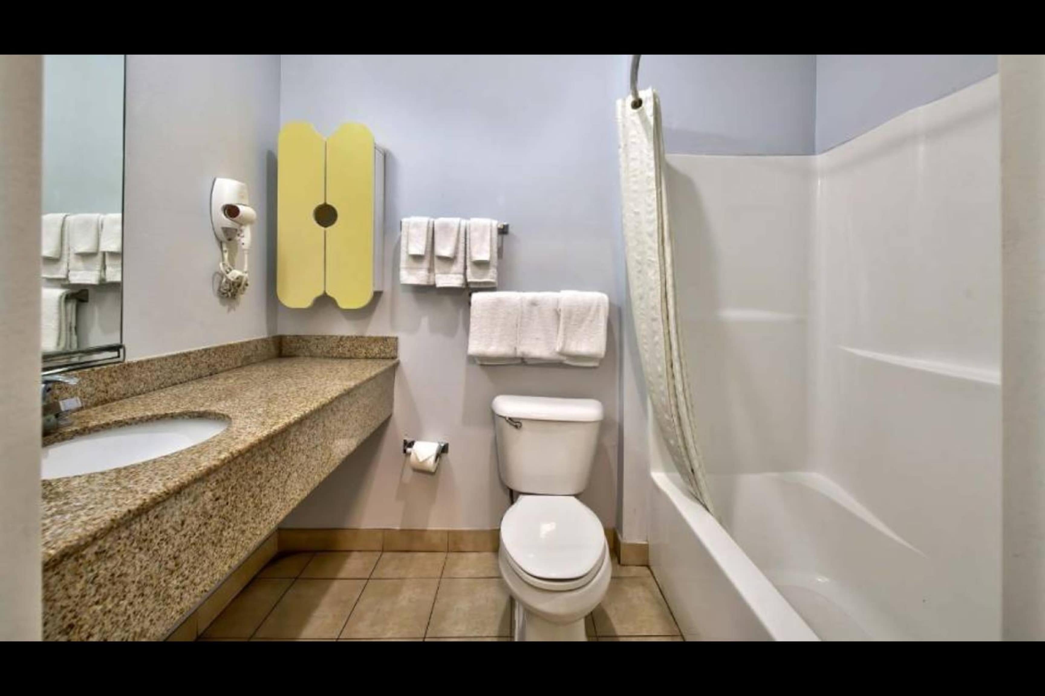 Oyo Townhouse Sulphur,LA Extended Stay I-10 25/27