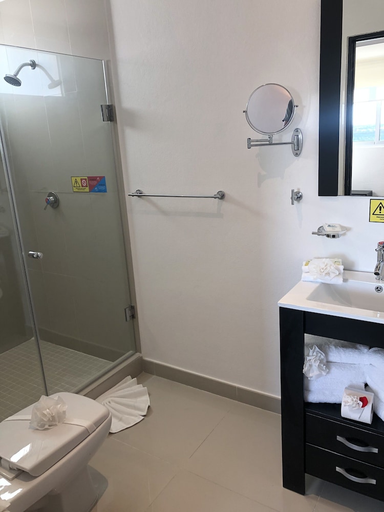 Suites Malecon Cancun 67/70