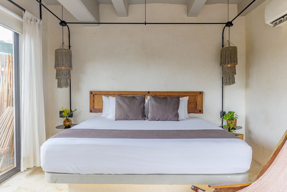 Master, Suite, King Bed, City View, Hot Tub, Balcony