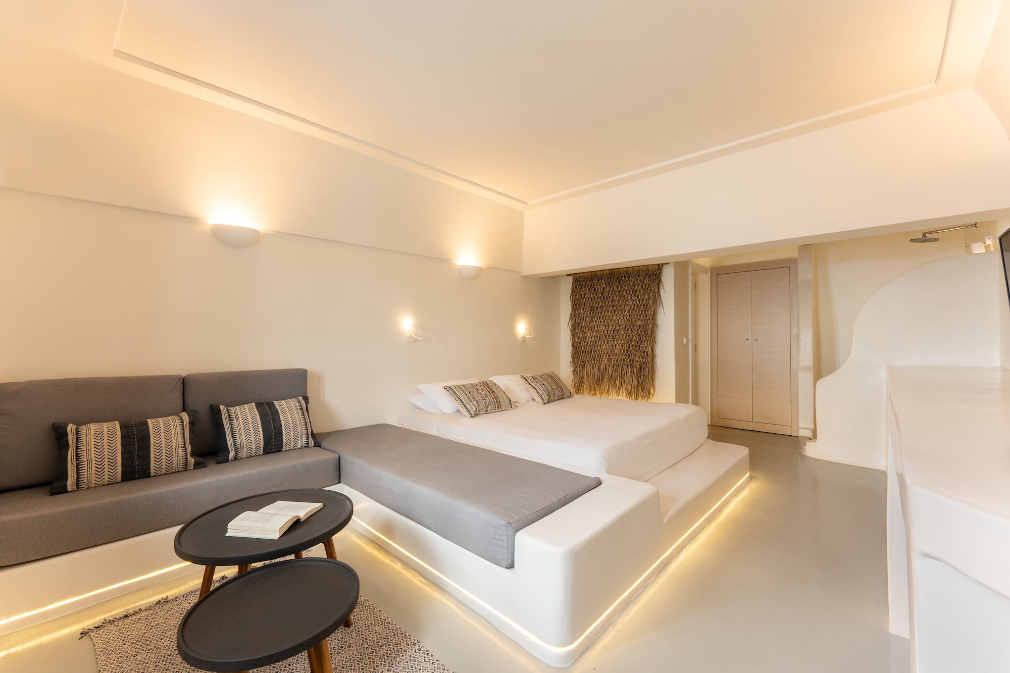 HONEYMOON, SUITE, CALDERA VIEW, OUTDOOR JETTED TUB