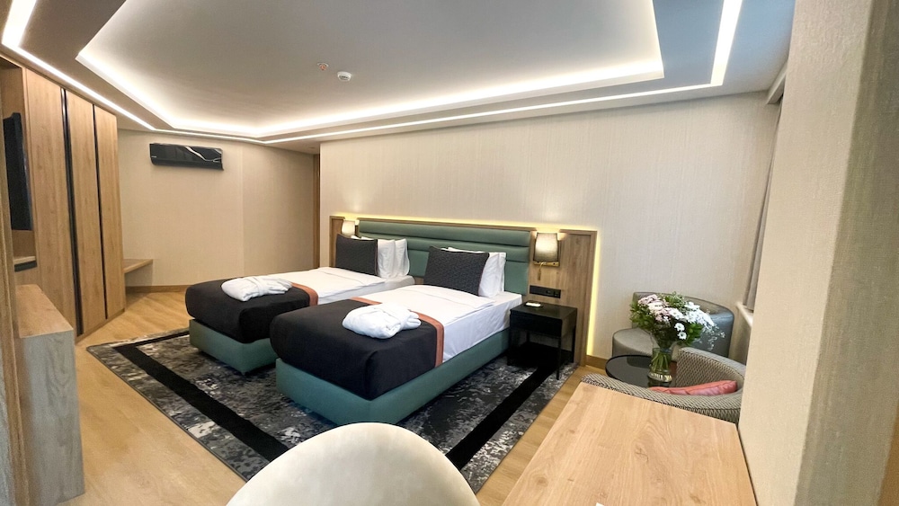 DELUXE, TWIN BEDS