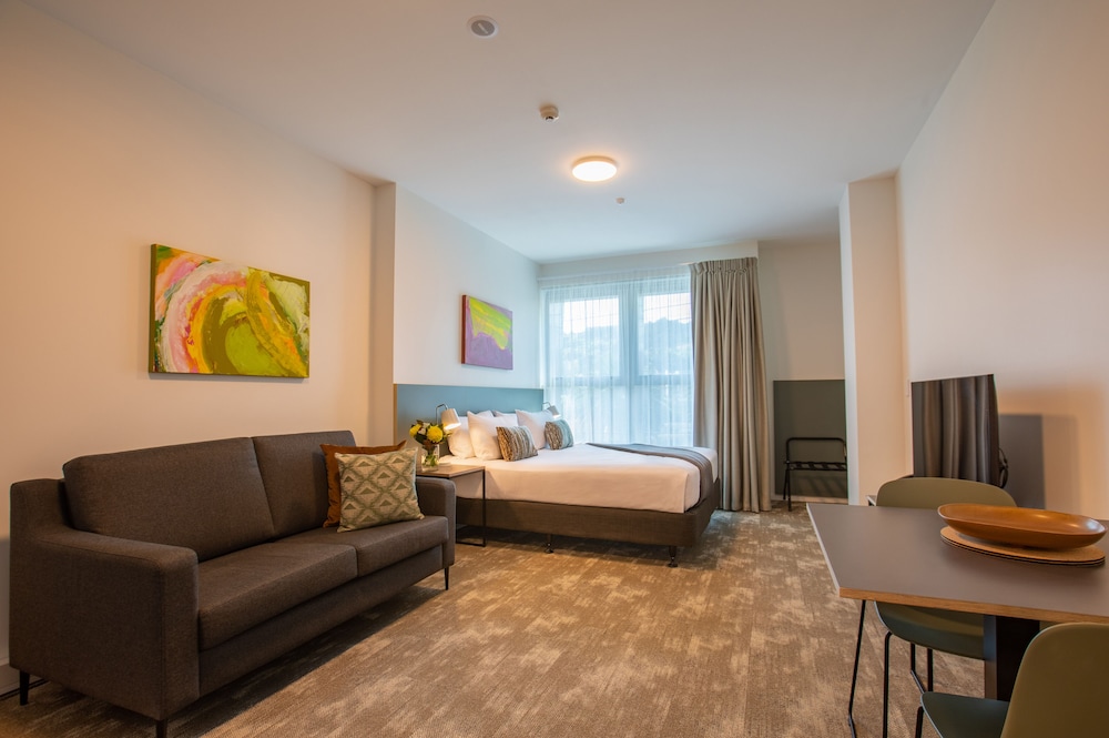 Sojourn Apartment Hotel Riddiford Street Limited 47/54