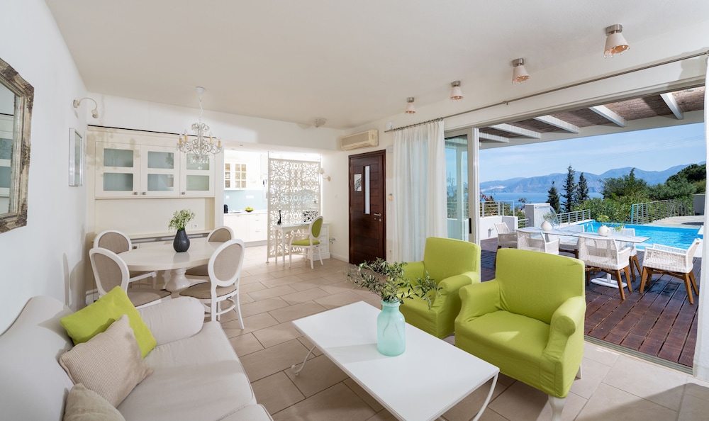 Pleiades Luxurious Villas 32/48