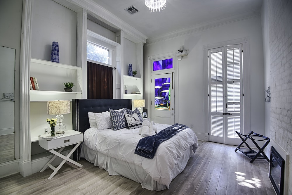 Best Location 7BR Next to FR Quarter! By YouRent 8/48