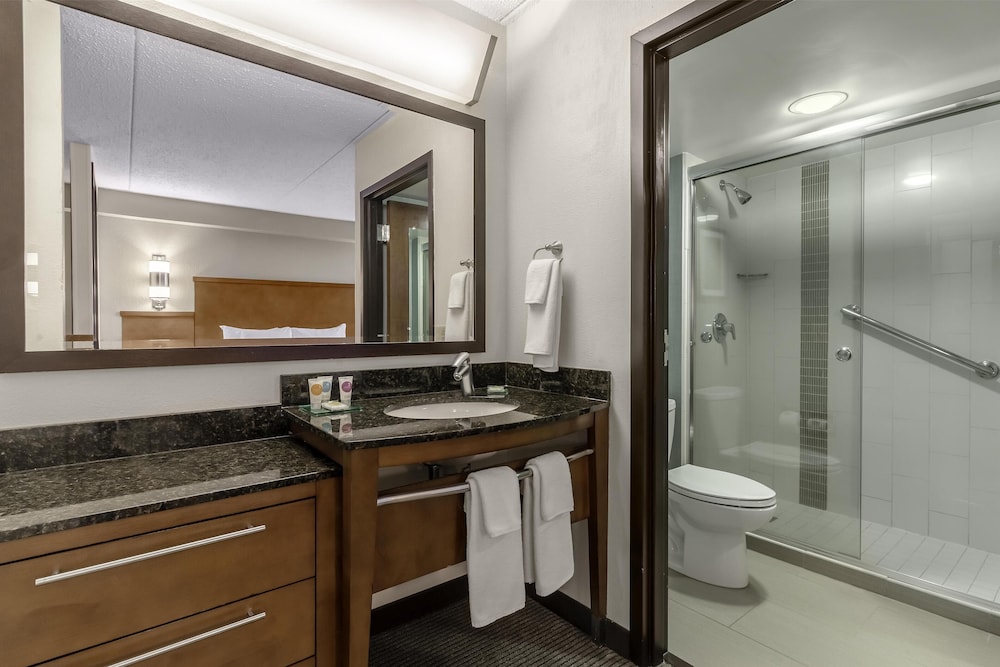 Hyatt Place Charlotte Airport / Billy Graham Parkway 64/65