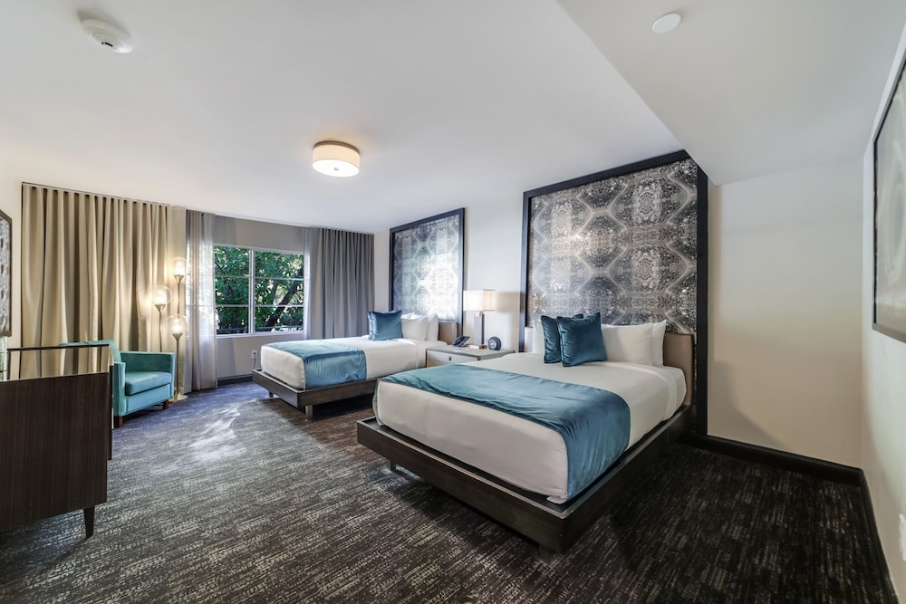 STANDARD, 2 QUEEN BEDS, PRIVATE BATHROOM