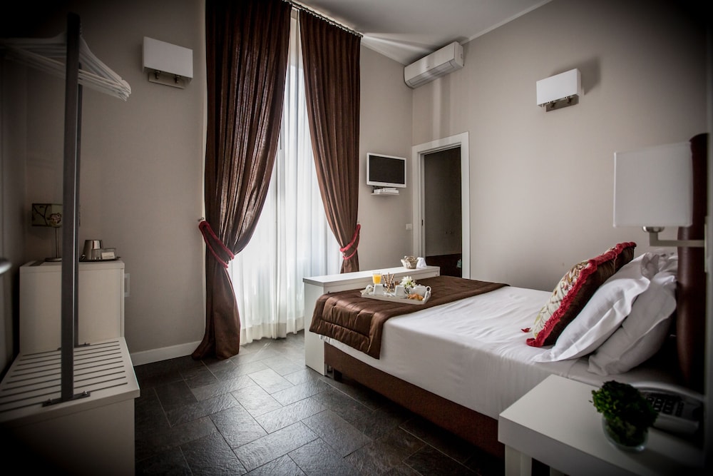 Chic Town Luxury Rooms 54/69