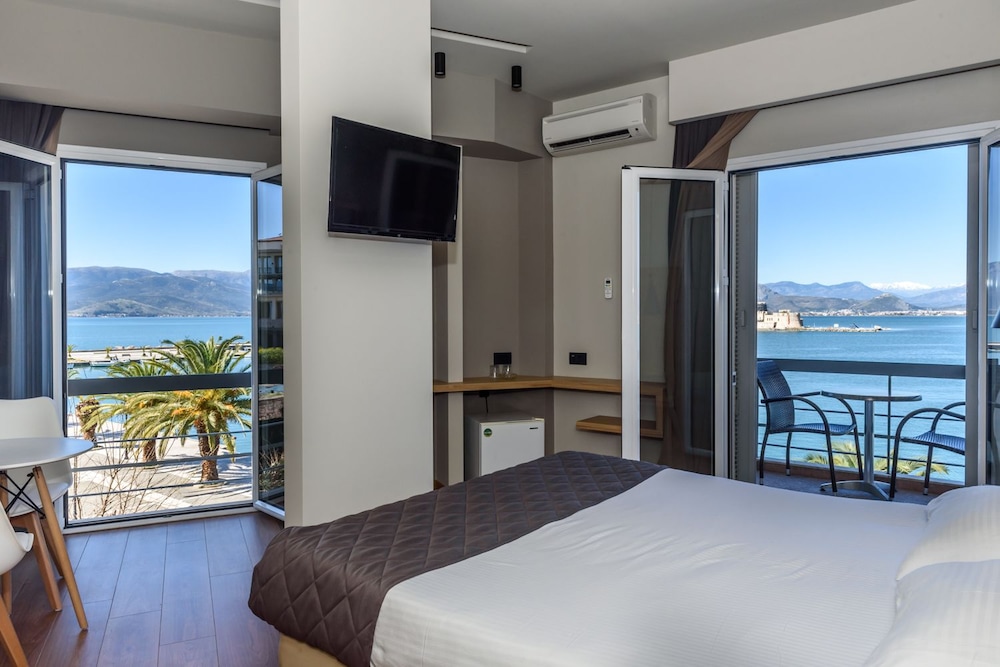 Agamemnon Hotel 7/67