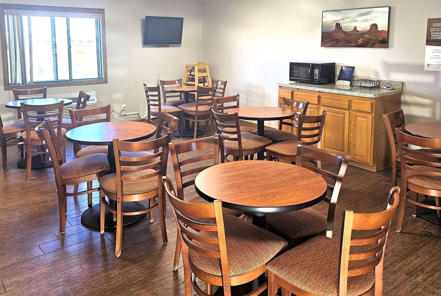 restaurant cafeteria