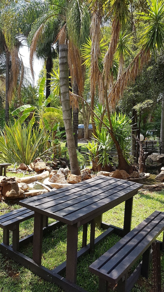 Lion's Guesthouse and The Buck&Lion restaurant 40/50