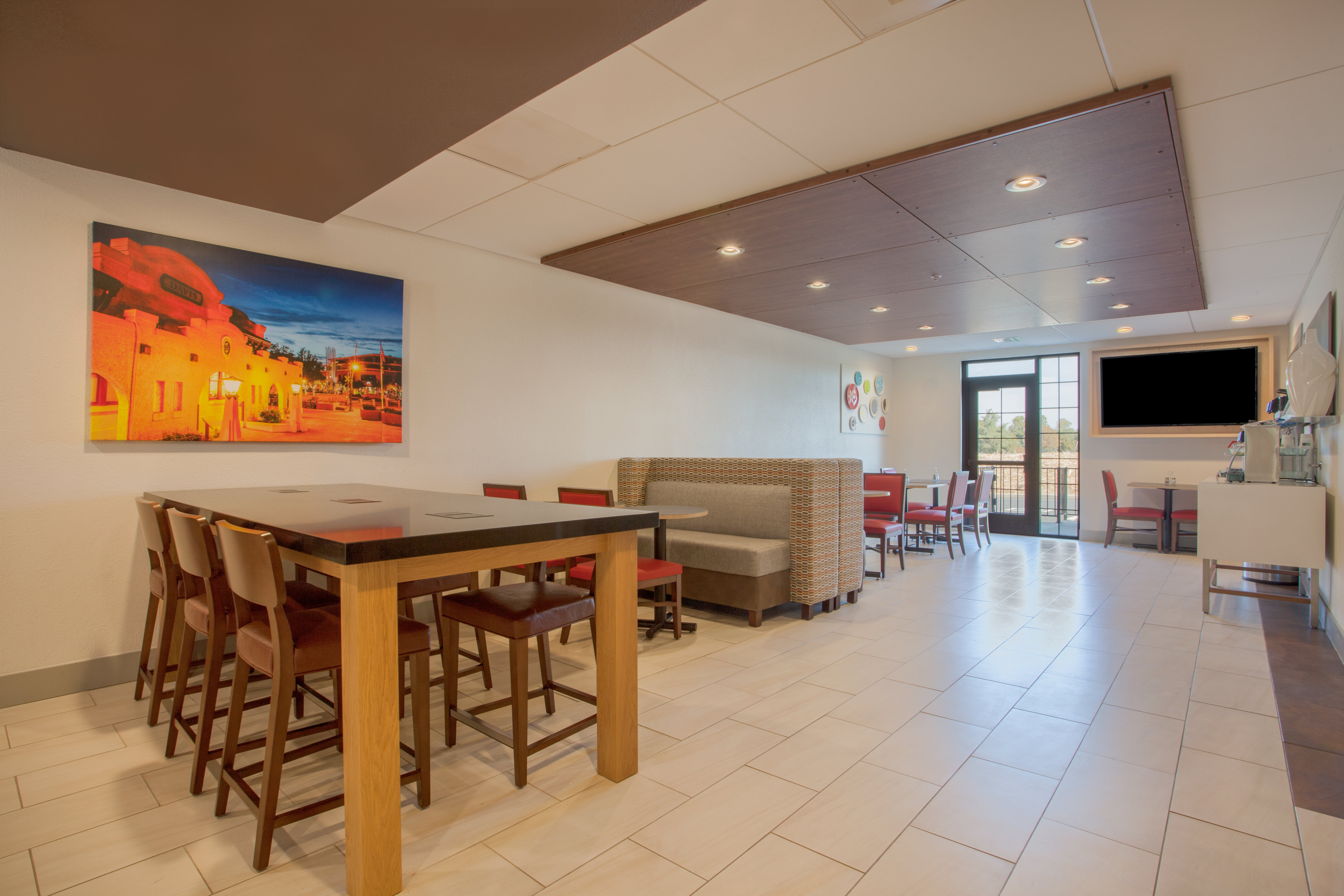 Holiday Inn Express Suites Davis University Area 22/27