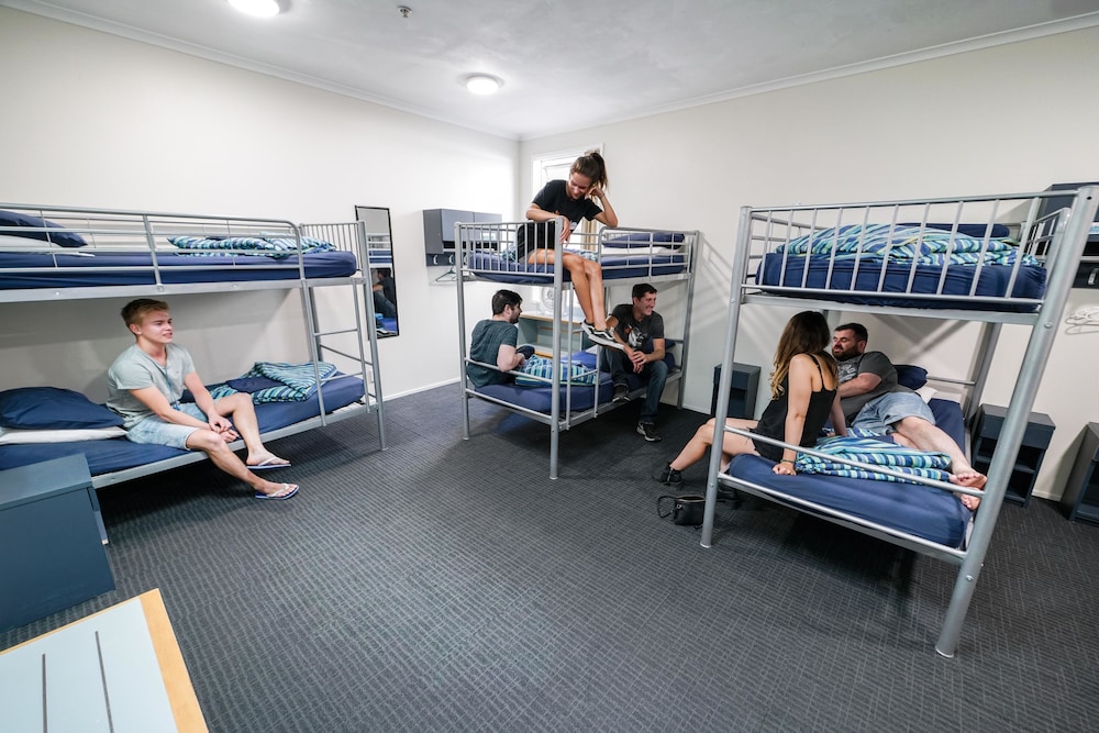 Nomads Capital Backpackers Wellington- Adults only 32/63