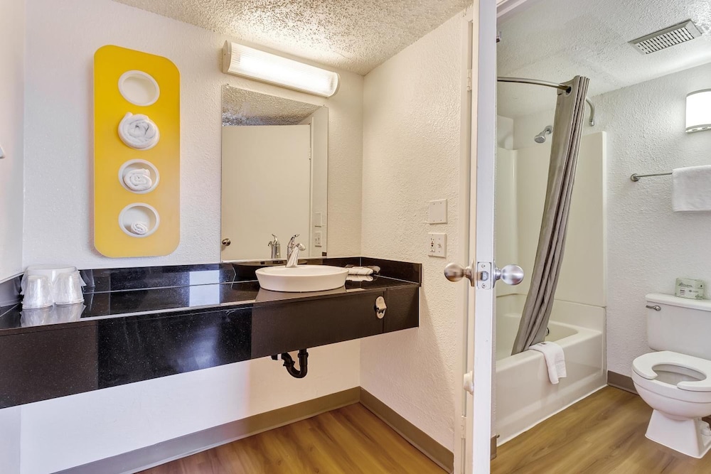 Motel6 Vallejo, CA - Six Flags West 63/64