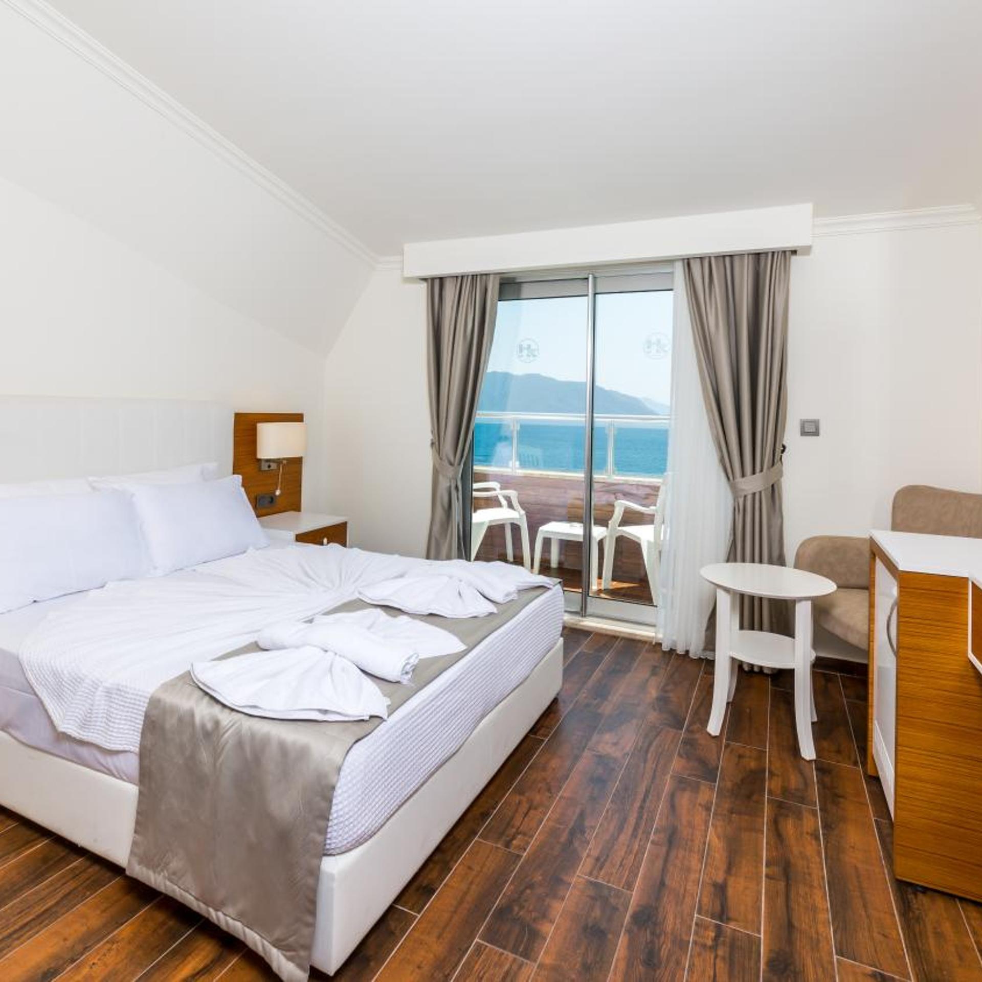 STANDARD, DOUBLE BED, SEA VIEW
