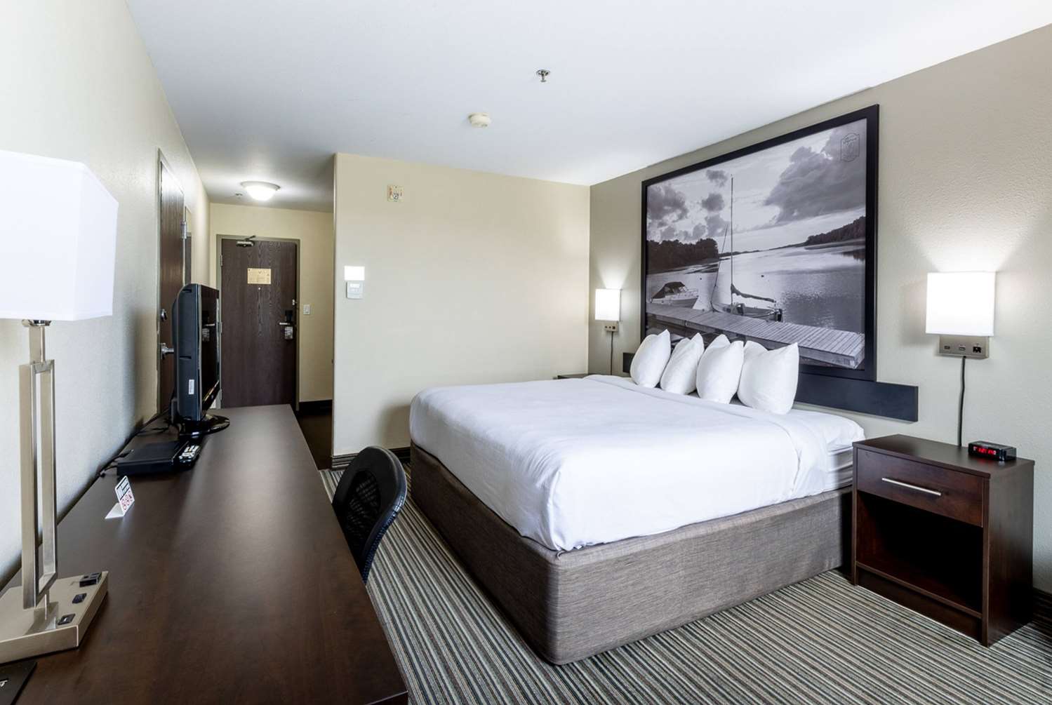 Super 8 By Wyndham Truro Ns 8/26