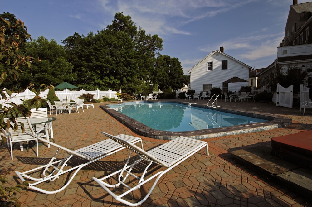 Brandon Inn 7/77