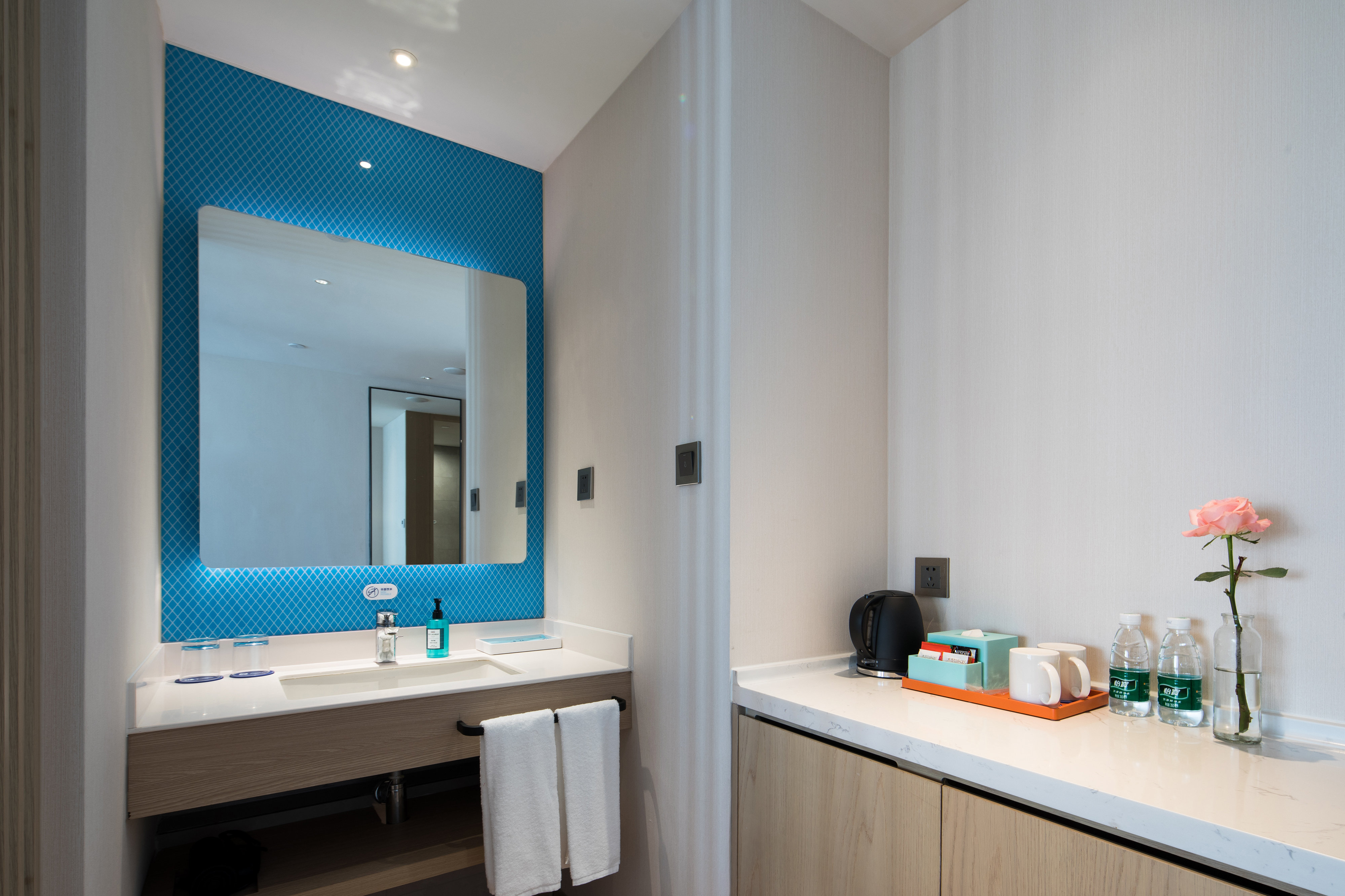 Holiday Inn Express Shenzhen Haiyuan City 44/45