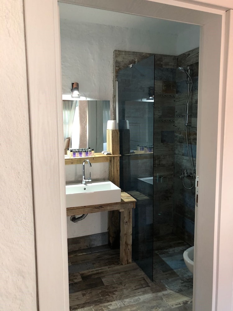 Livan Hotel Deluxe 20/57