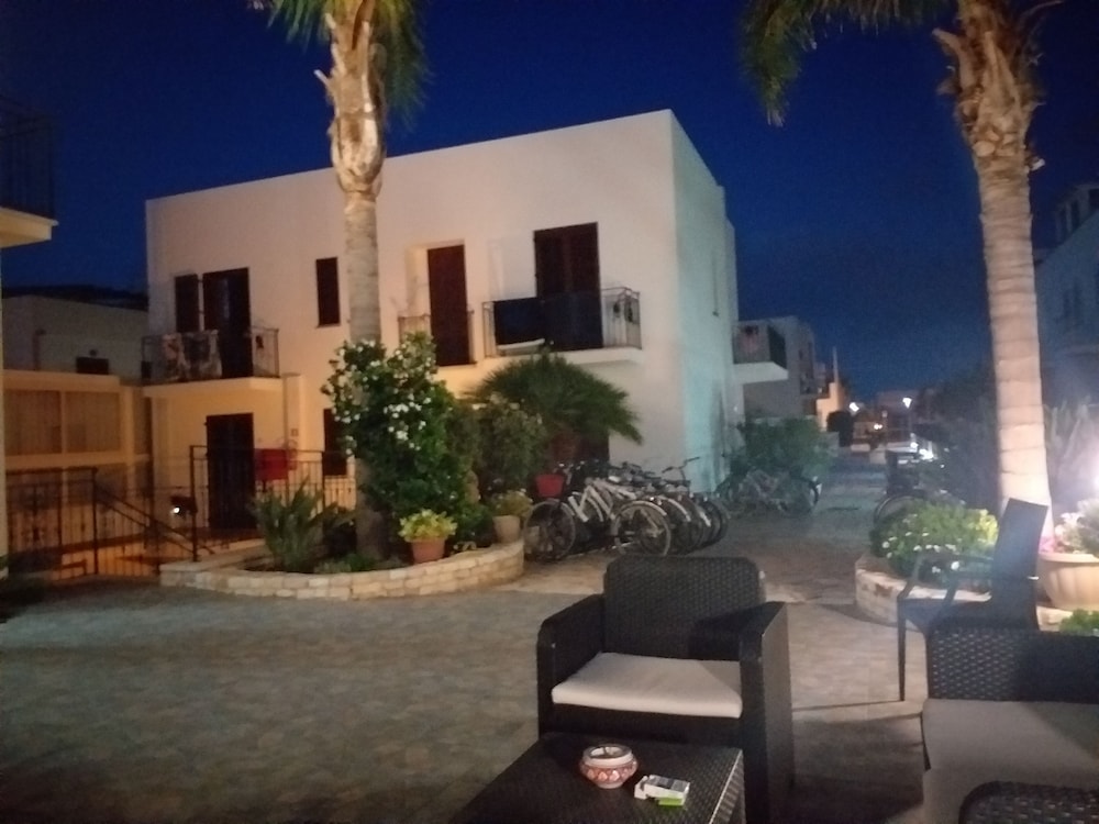 Hotel Sikania 70/74