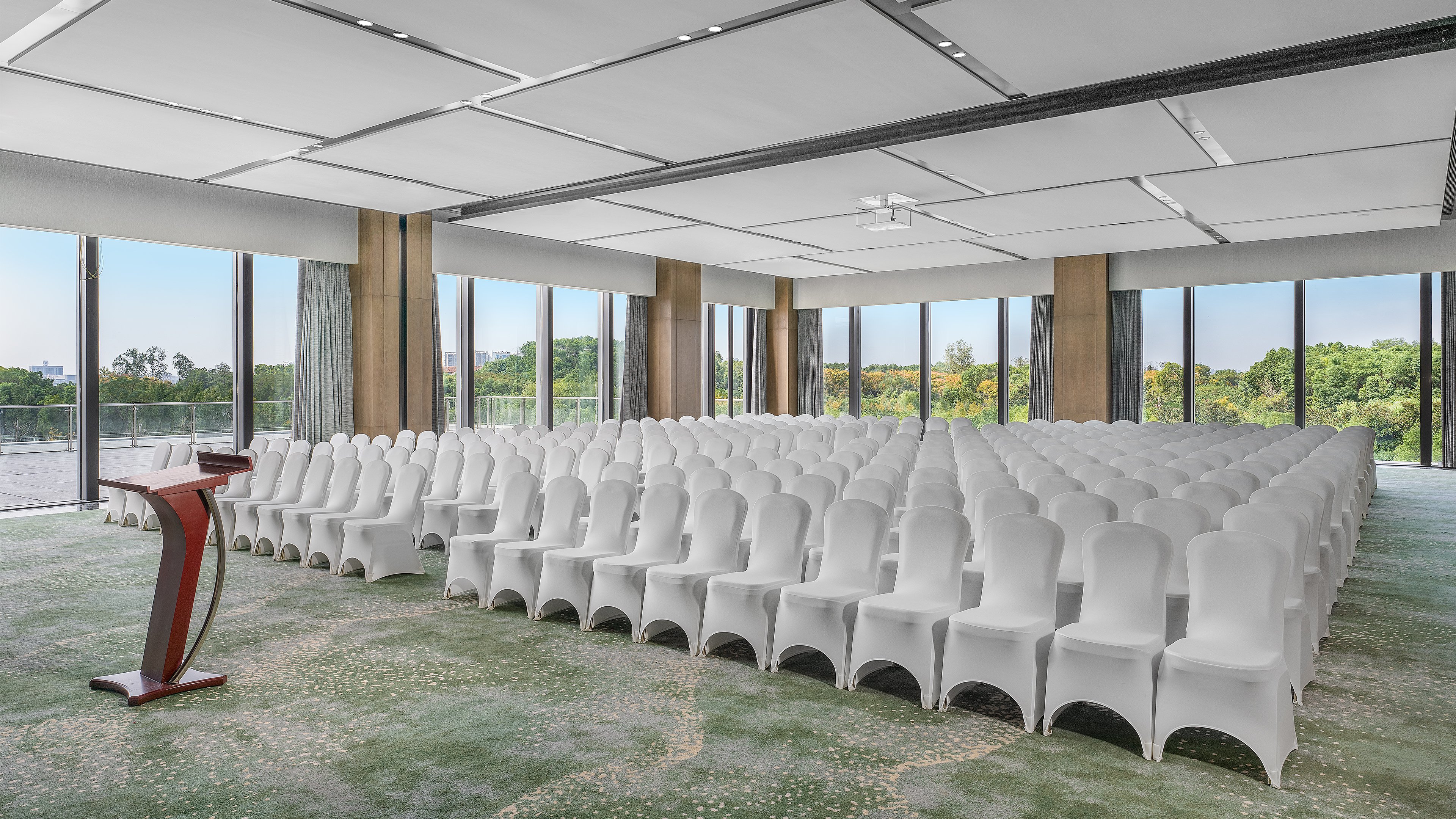 Holiday Inn Wuhan Houguan Lake by IHG 47/50