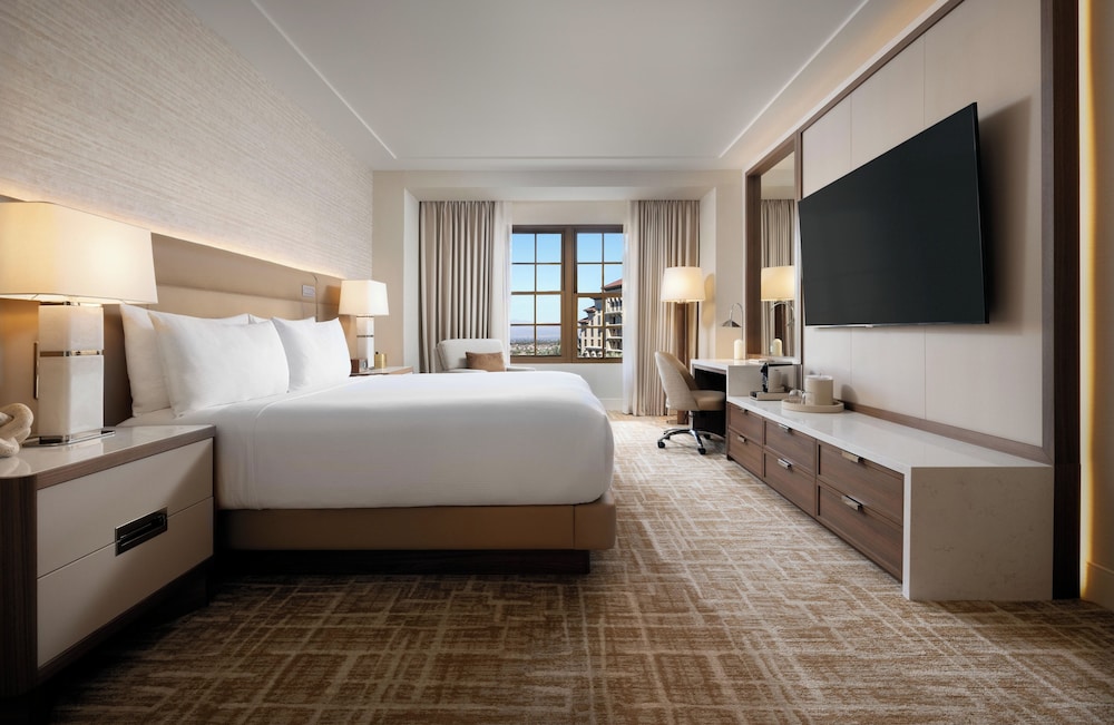 Renovated, Grand, Suite, King Bed